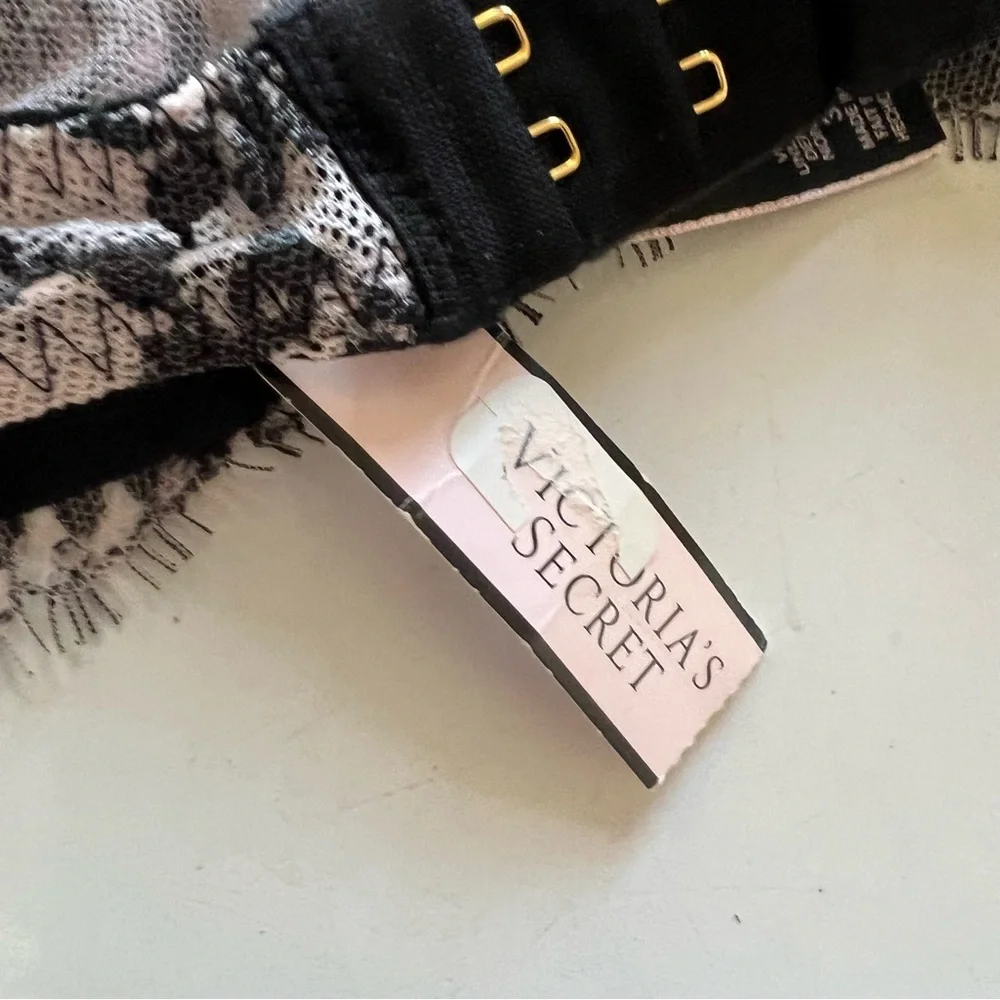 Victoria’s Secret lace bra new